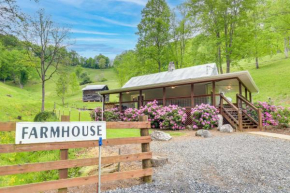 Cozy Mars Hill Farmhouse with Scenic Views